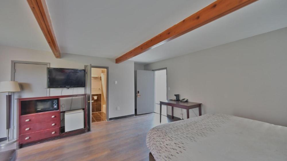 Room image 4