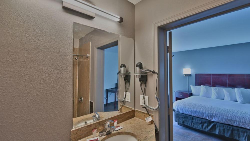 Room image 4